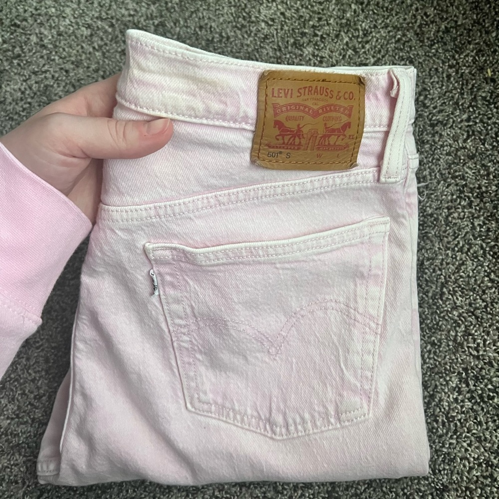 PINK LEVI’S